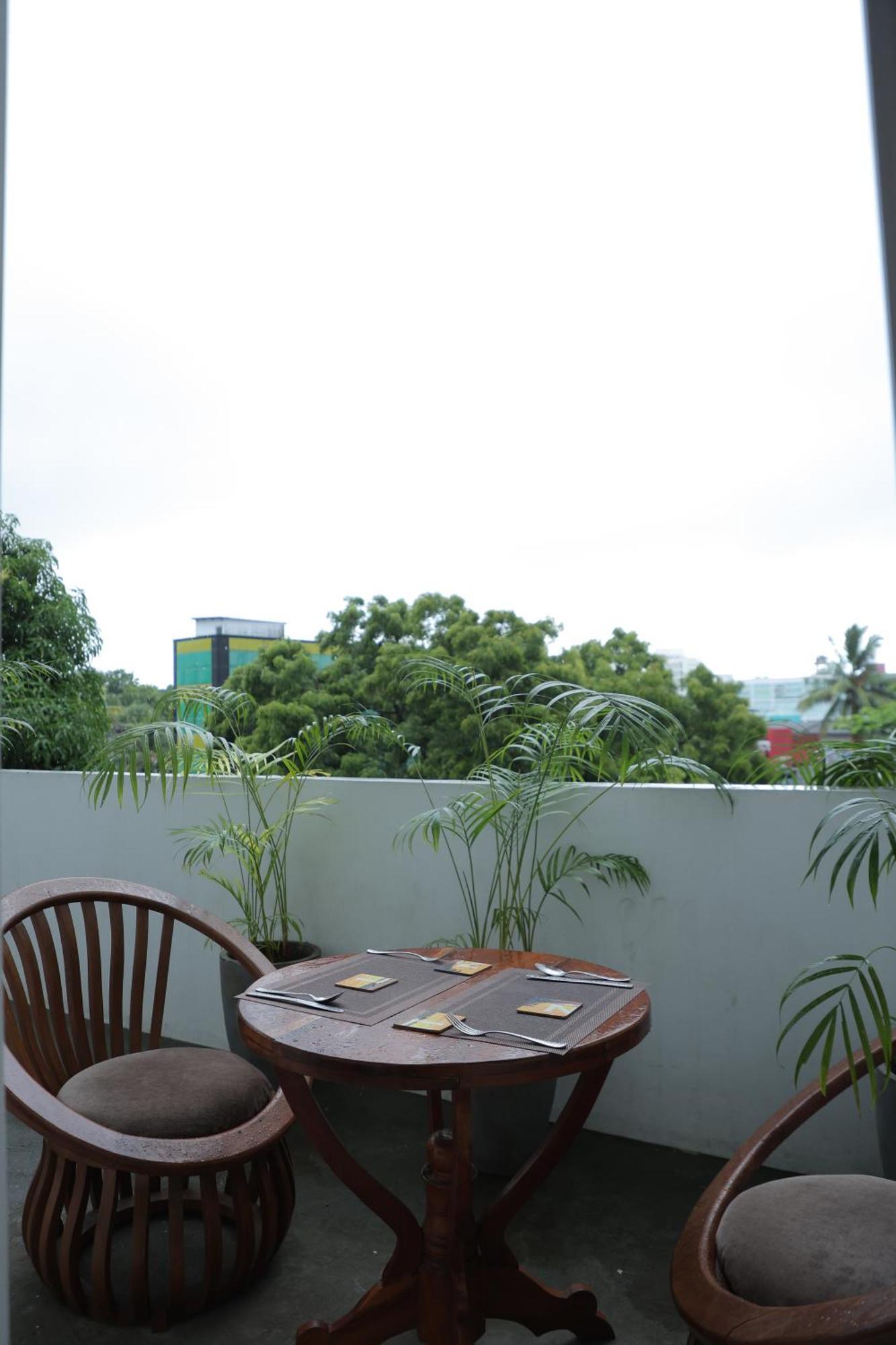 Pearl Island Inn 贾夫纳 外观 照片