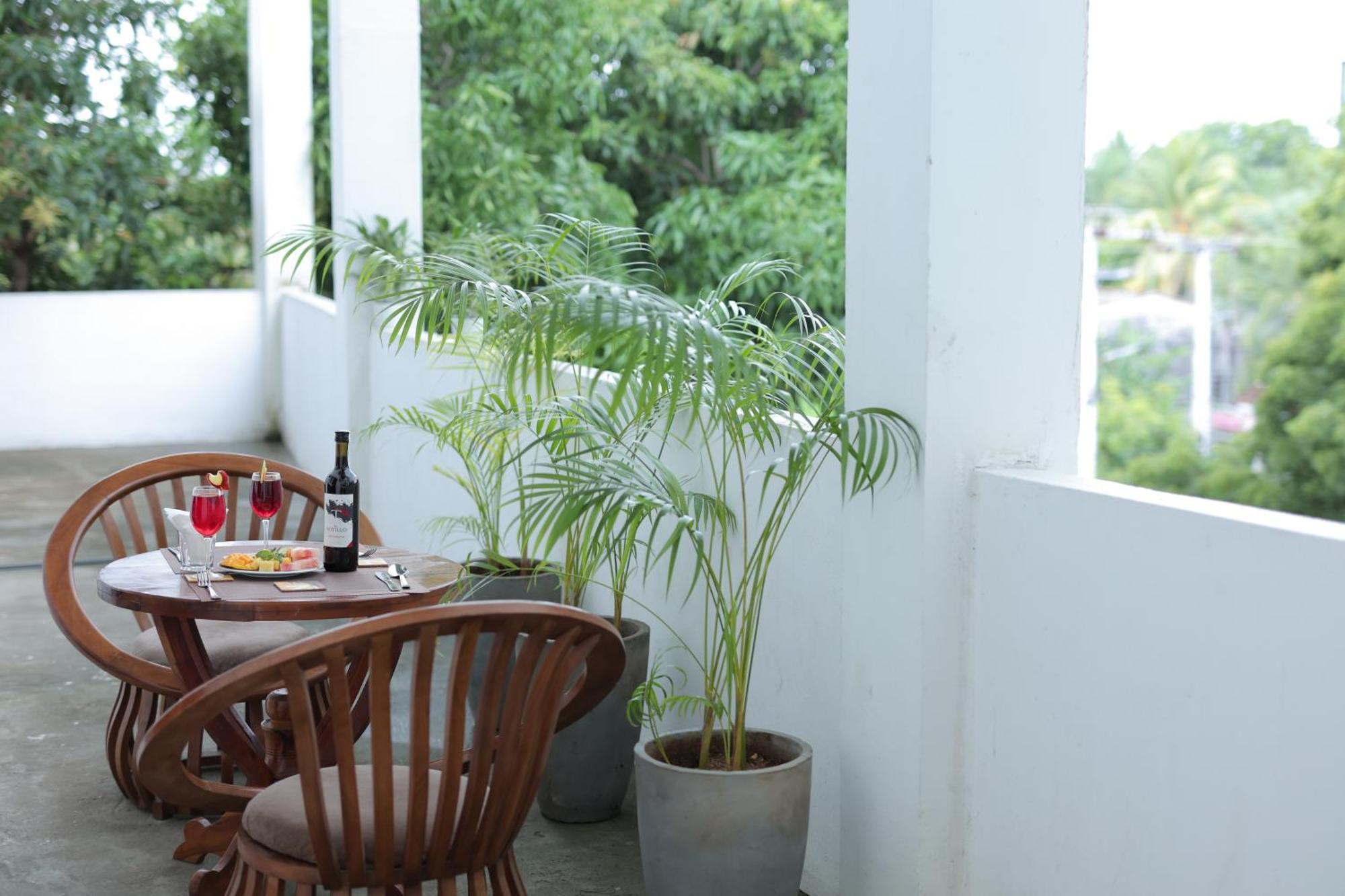 Pearl Island Inn 贾夫纳 外观 照片